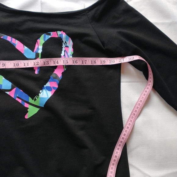 Woman’s Sweatershirt - Heart Print - Off The Shoulder - Long Sleeve - Pullover - Picture 9 of 9